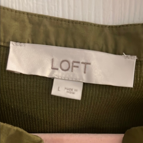 LOFT Green Puff Sleeve Mandarin Collar Blouse…. Worn 1 time - Picture 2 of 3